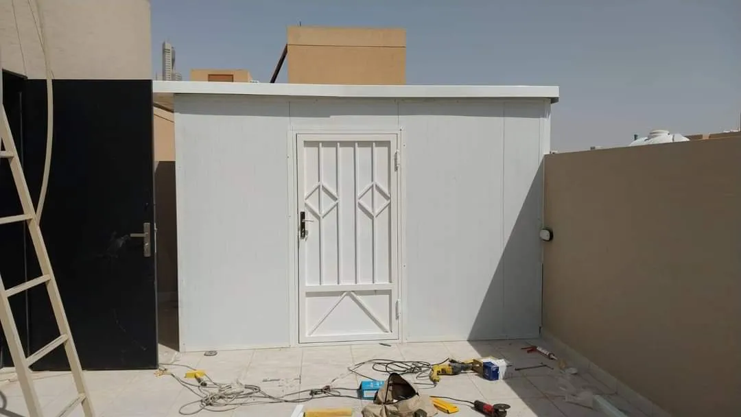 فريق عمل الساندوتش بانل بالرياض